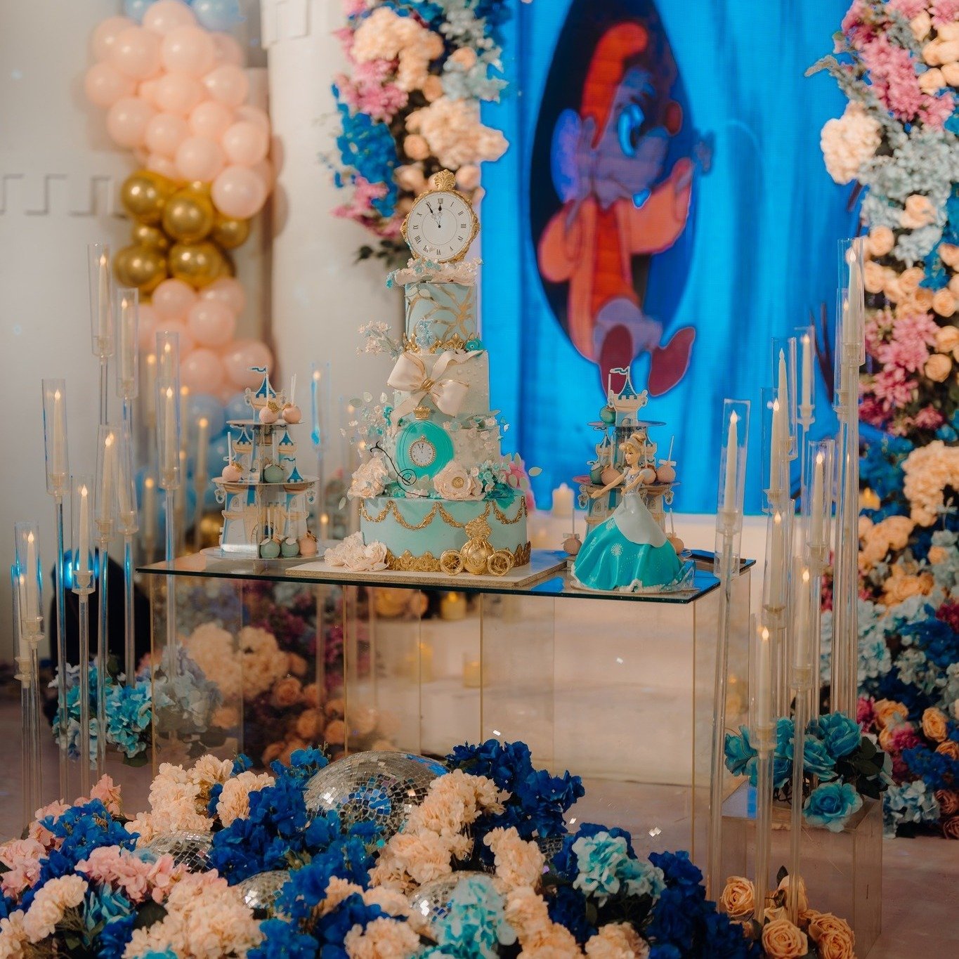 DIsney Theme Cinderella cake